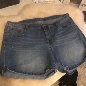 BOYFRIEND JEAN SHORT